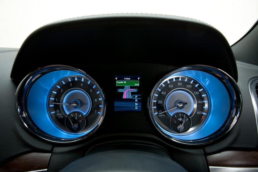  Chrysler 300C 2012 года  (UK) (фото 15 из 91)